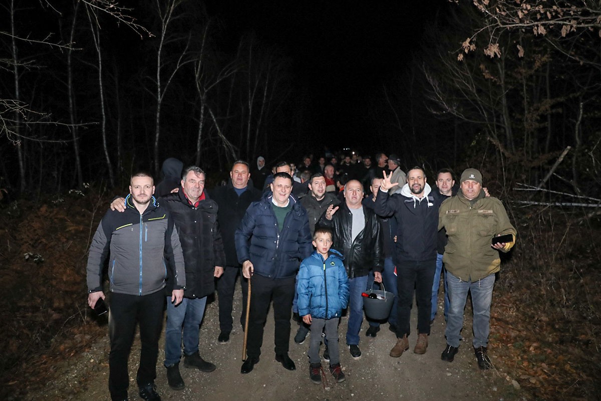 Đajić u Stratinskoj usjekao badnjak i svima poželio srećne Božićne praznike