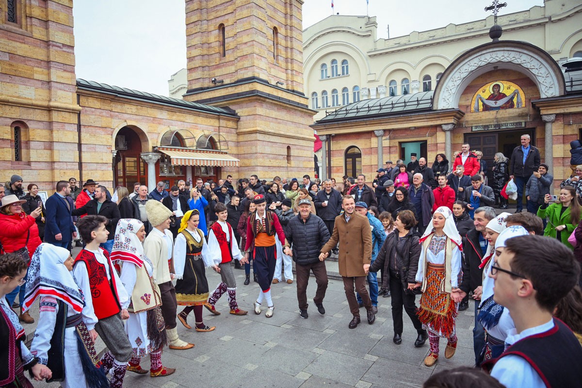 Pogledajte atmosferu u Banjaluci na Badnji dan (VIDEO)