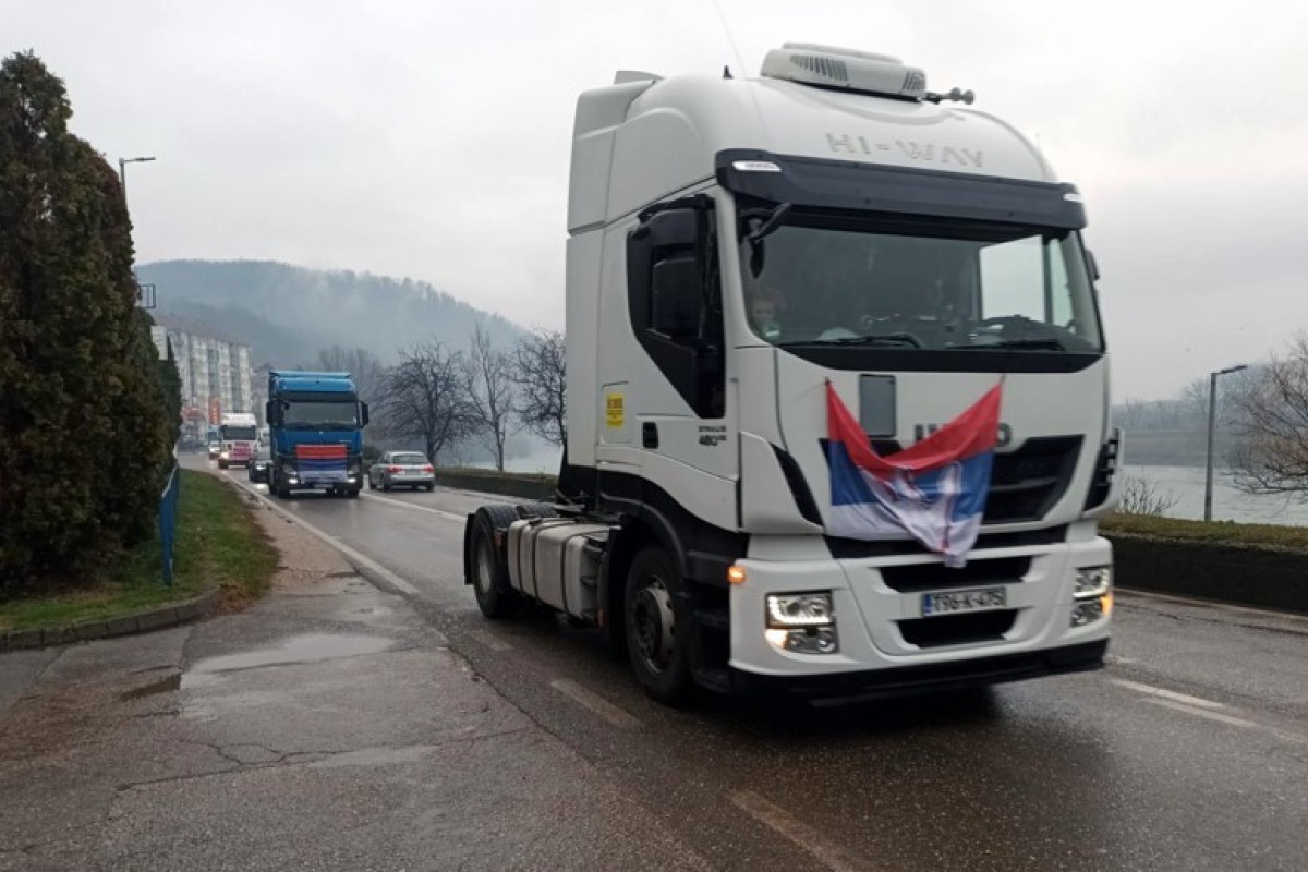 Vožnjom kroz grad autoprevoznici obilježili Božić