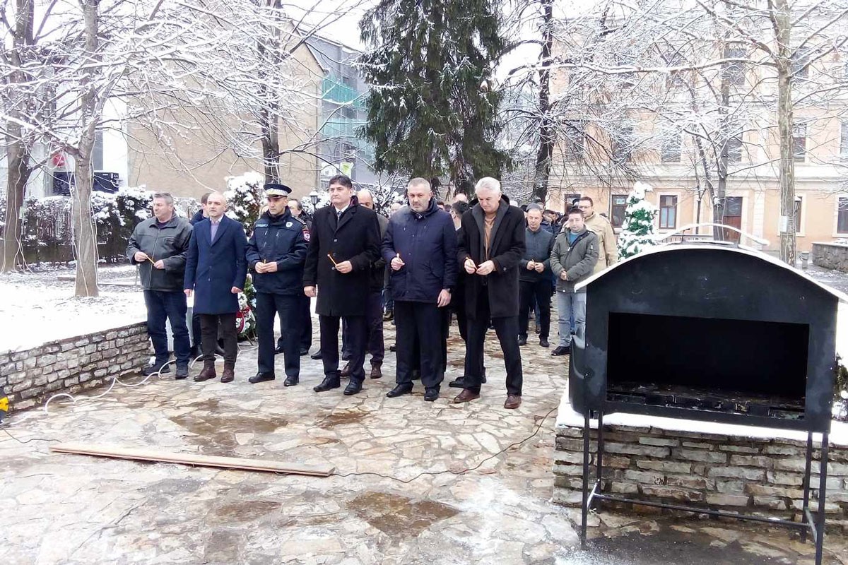 Parastos u Novom Gradu: Braća Dušan, Drago i Boro živote dali za Srpsku