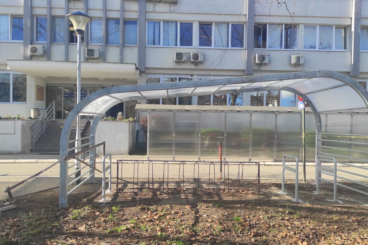 U Banjaluci postavljeni novi parkinzi za bicikle sa nadstrešnicom