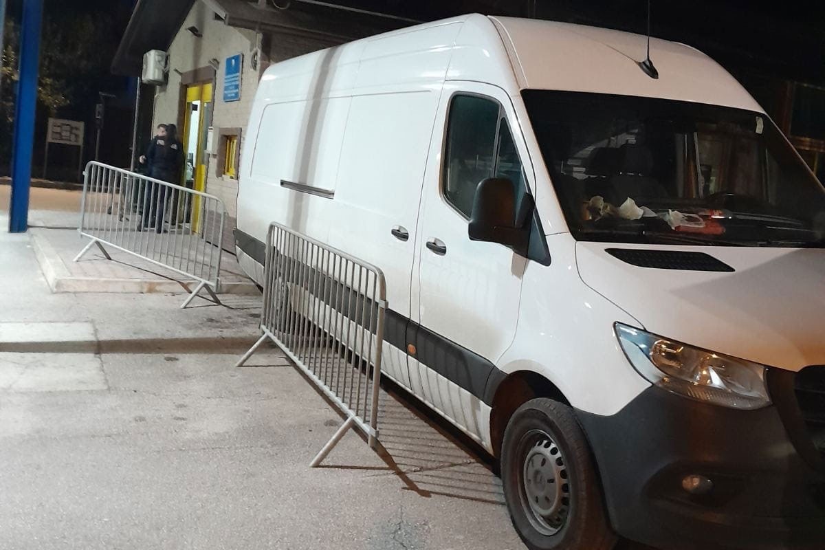 Poljaci uhapšeni u Čapljini jer su krijumčarili pun kombi migranata