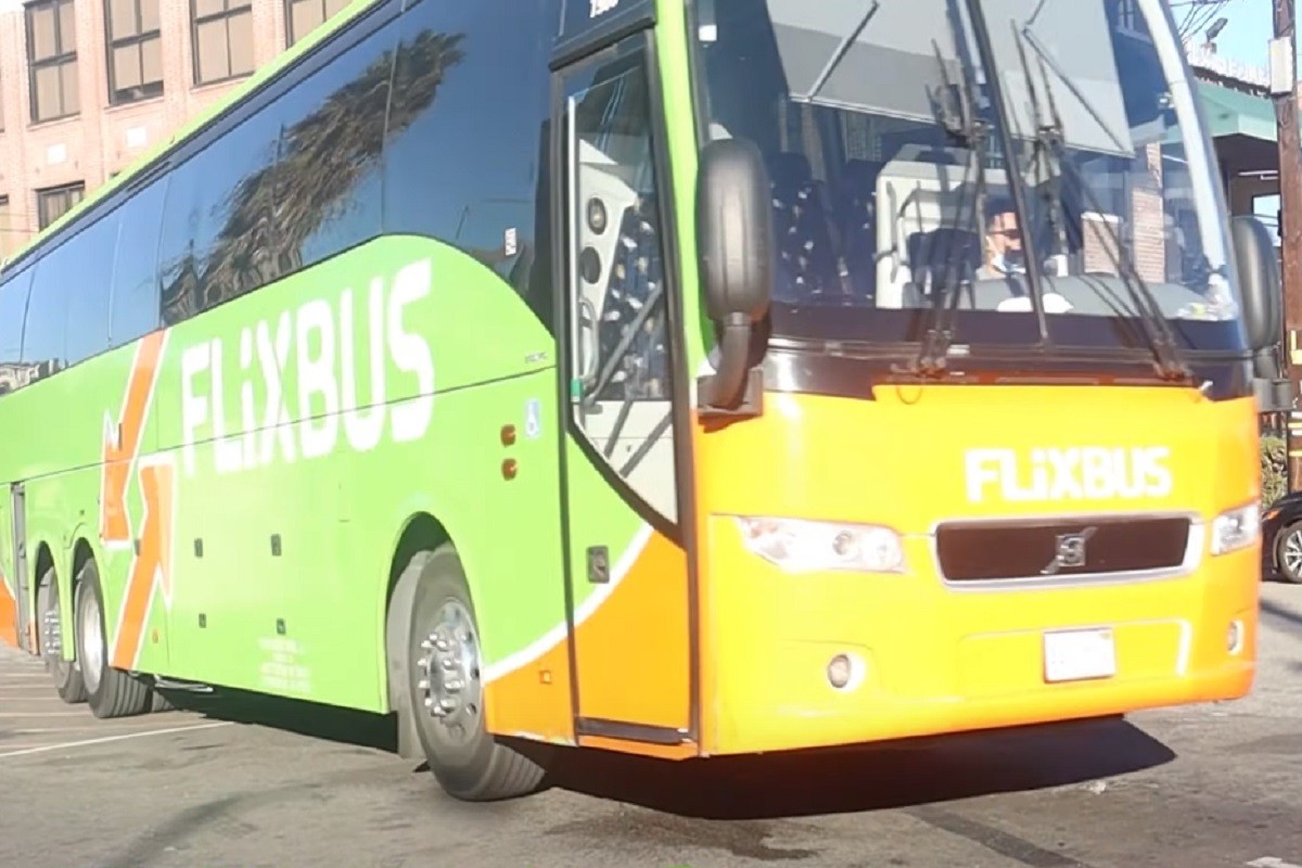 Zaustavljen autobus zbog sumnje da je planiran napad, troje privedeno
