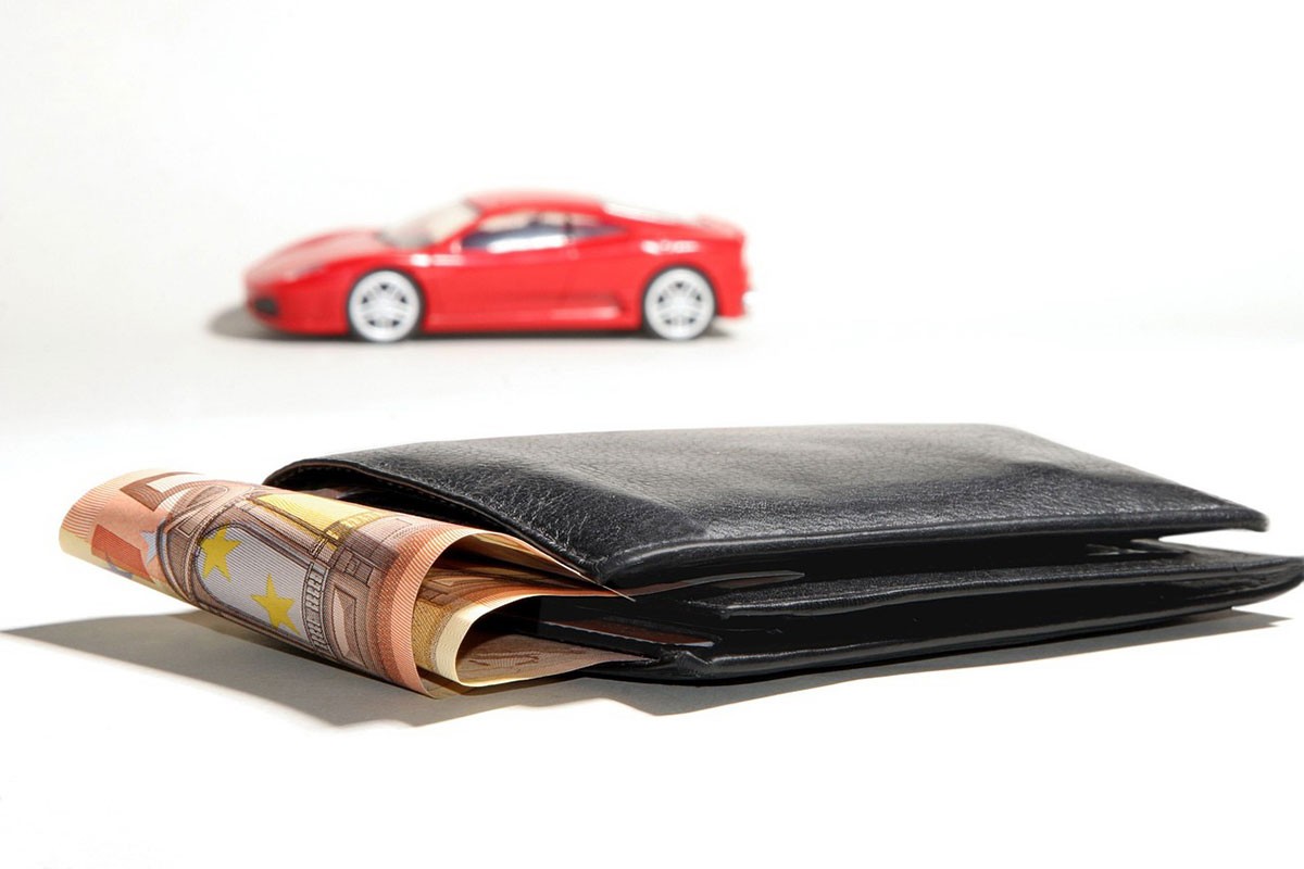Pet najskupljih uvezenih auta platili 2,4 miliona