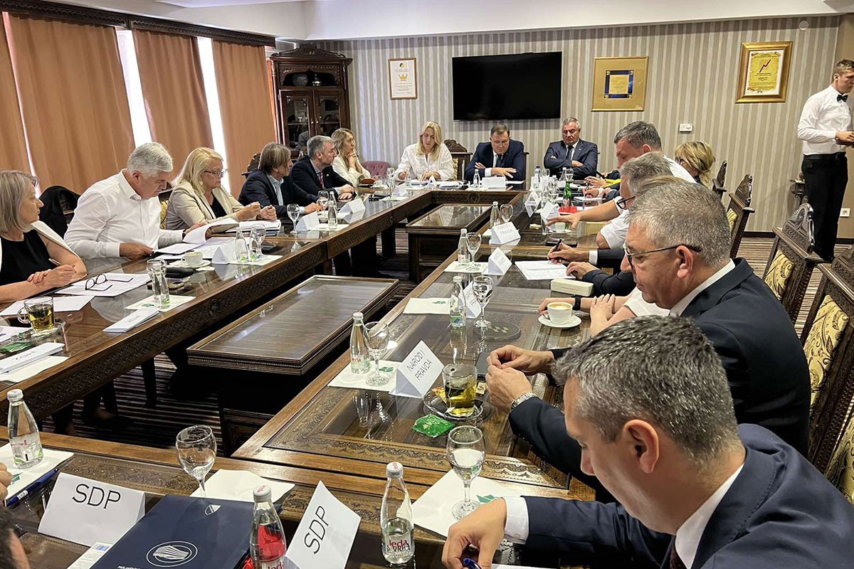 Politika otvorila pitanja koja ne može riješiti