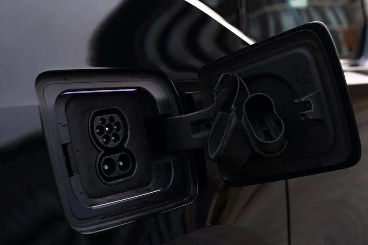 Da li punjenje električnog automobila do kraja šteti bateriji?