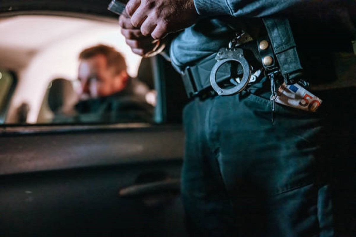 Pokušao podmititi policajce sa 10 maraka kada su ga zaustavili