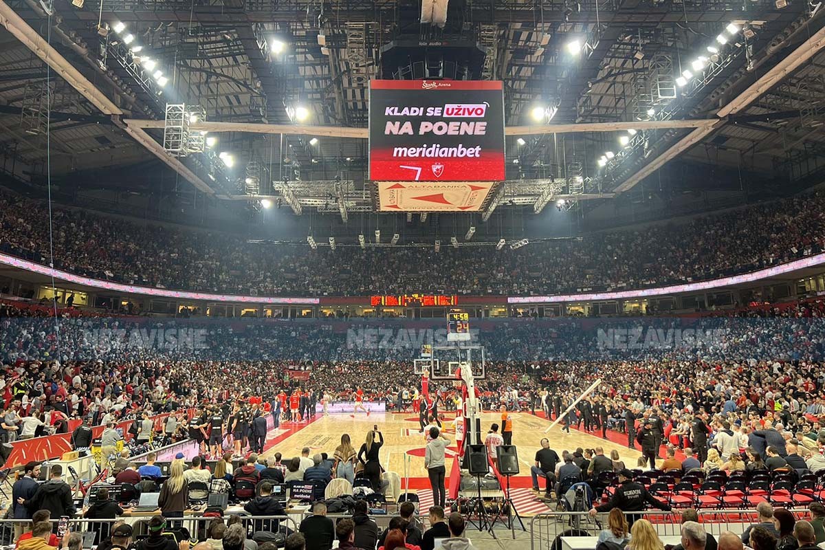 Zvezda u Areni dočekala Baskoniju: Pogledajte atmosferu sa tribina (VIDEO)