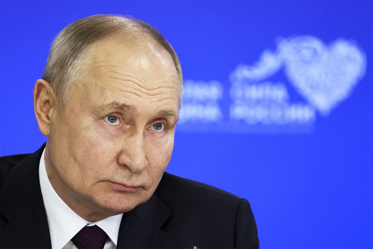 Pogledajte kako se Putin okupao na Bogojavljenje (VIDEO)