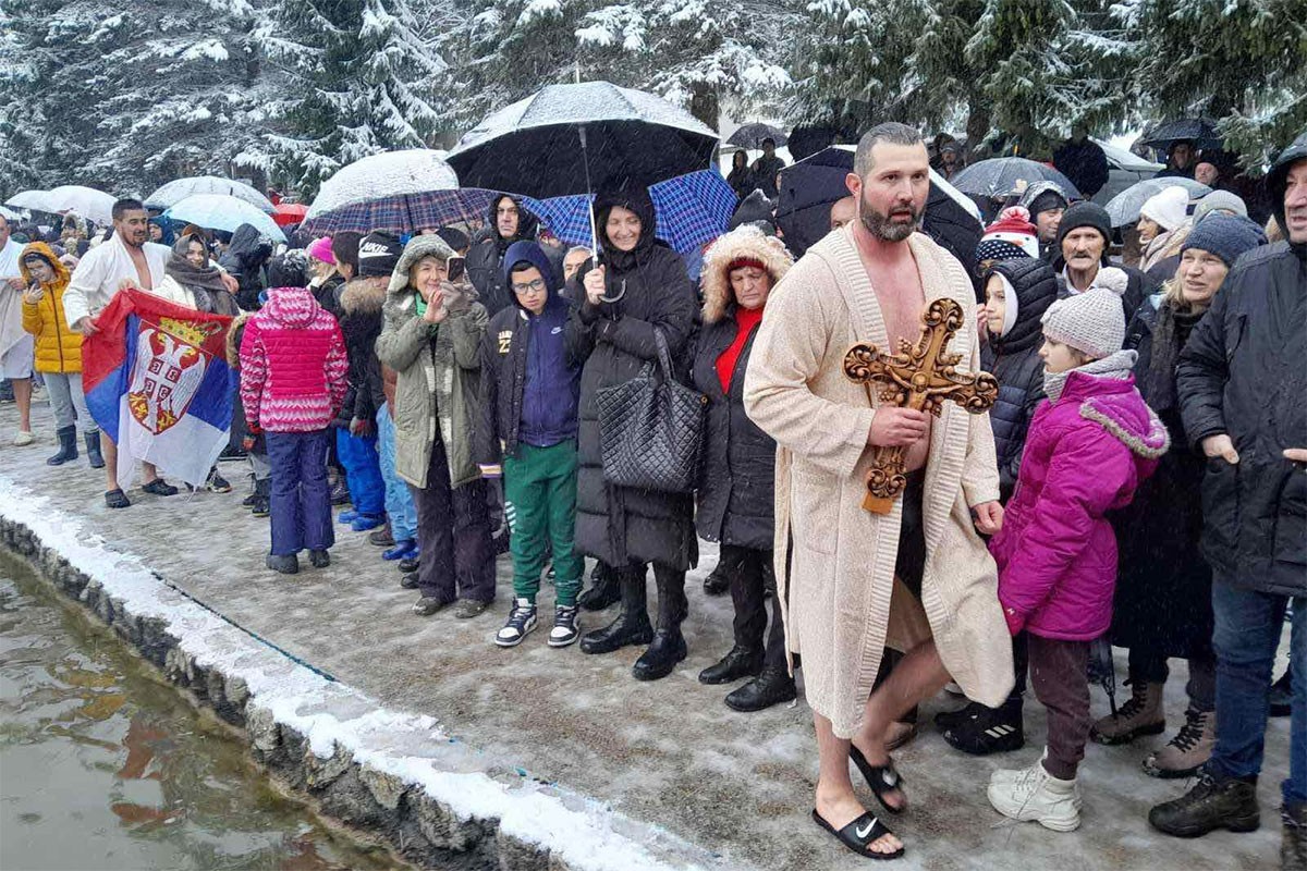Sokočanin prvi doplivao do časnog krsta u Mrkonjić Gradu