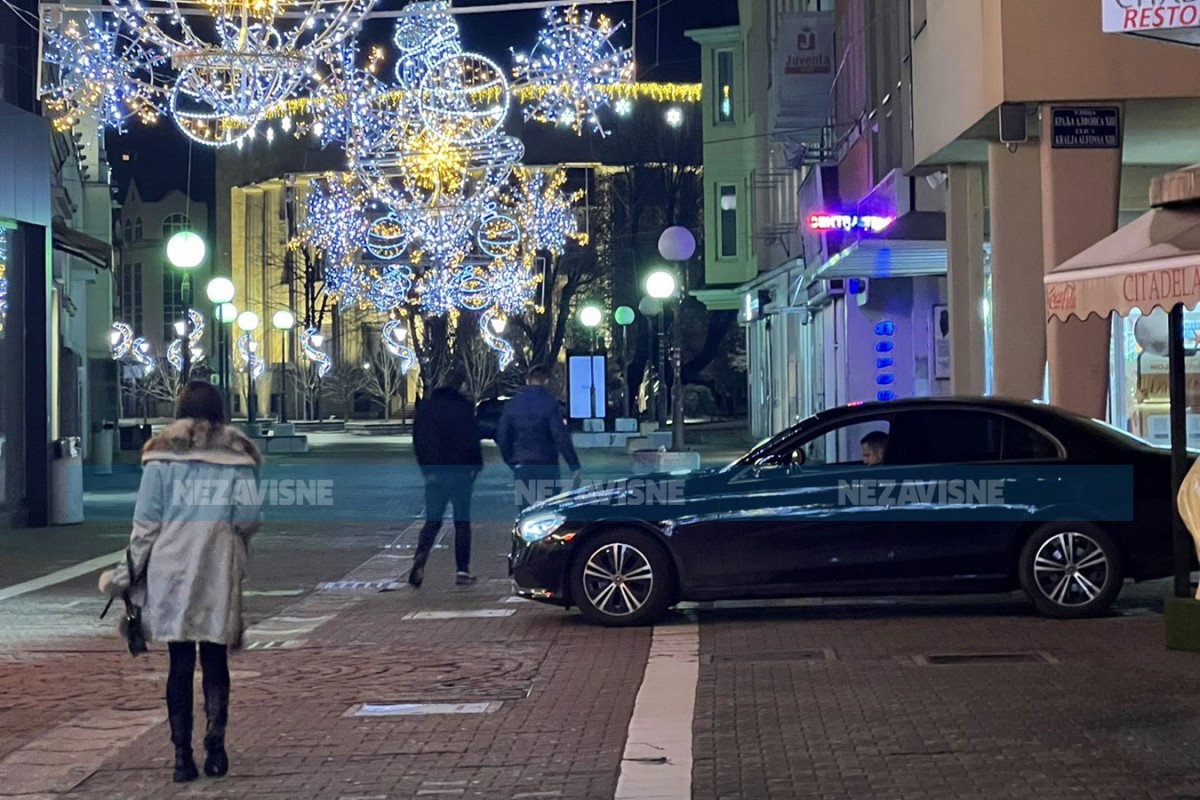 Bahati vozač automobilom prošao kroz banjalučku Gospodsku ulicu