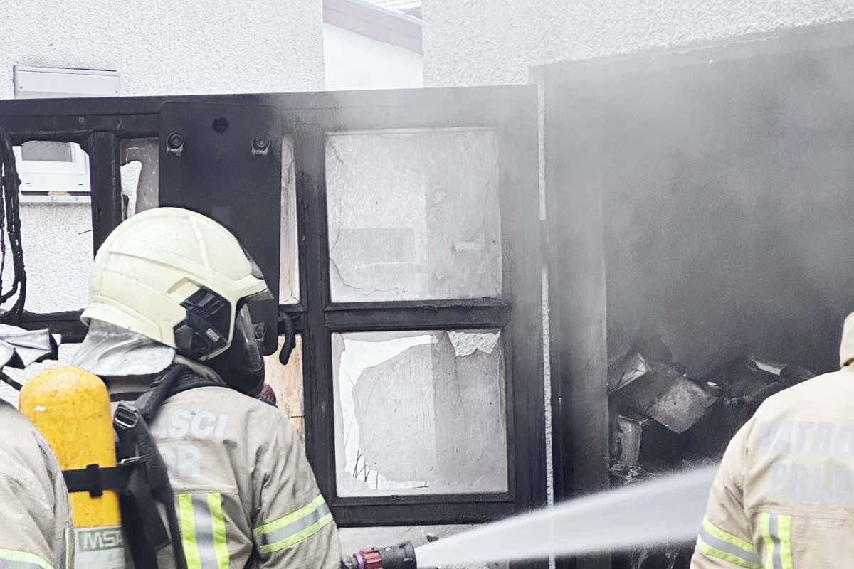 U Prijedoru gorjela mehaničarska radnja (FOTO)