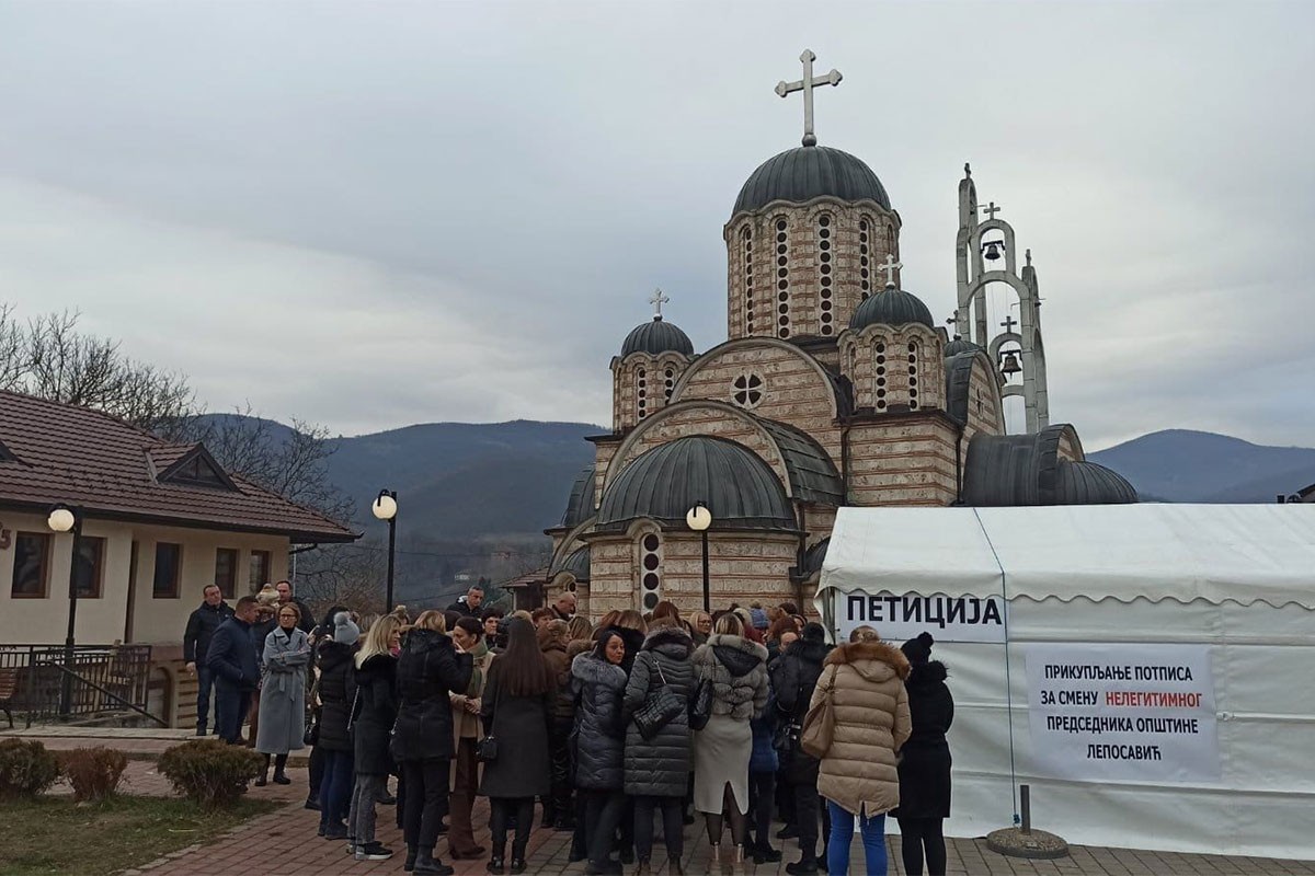 Srbi dobili novi rok da uklone šator