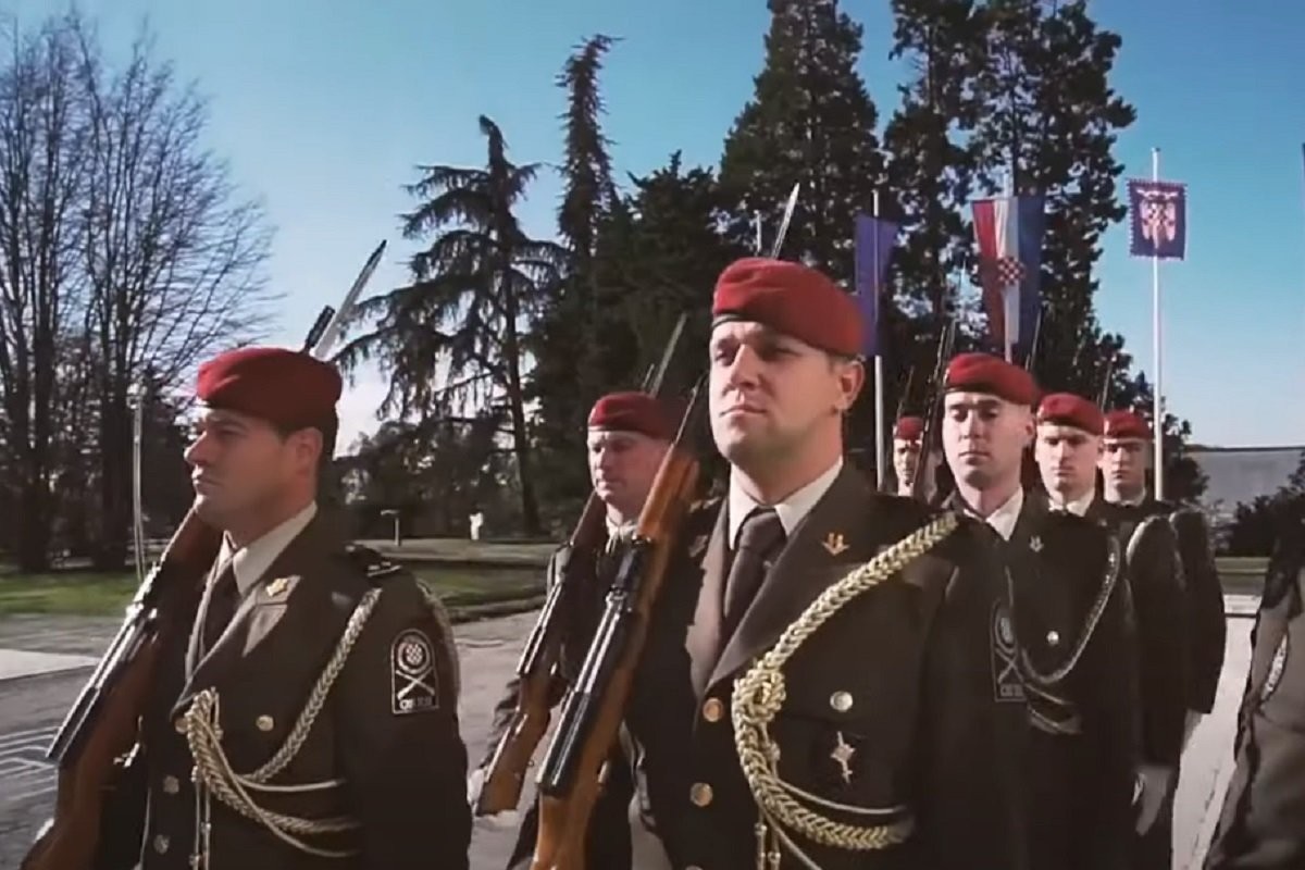Hrvati hoće u vojsku