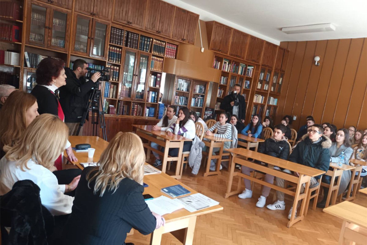 Mlađi i stariji pjesnici na "Dučićevim stazama"