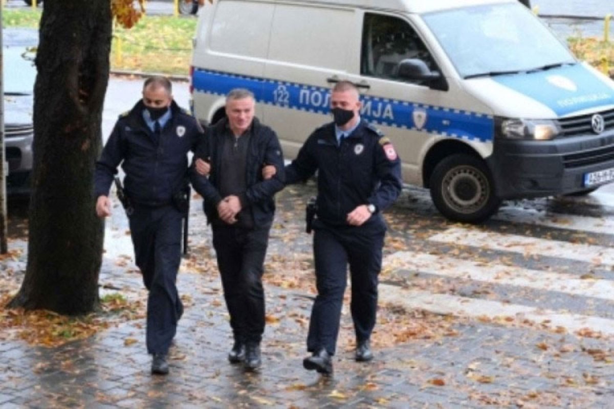Optuženi za pedofiliju pušten iz pritvora, dva puta dnevno ga obilazi policija
