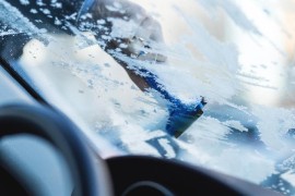 Evo kako da vam se stakla na automobilu ne zalede