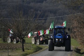 Traktori se okupljaju oko Rima dok se protesti poljoprivrednika ...