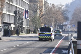 Drama u Sloveniji: Naoružani i maskirani specijalci upali u školu i ...