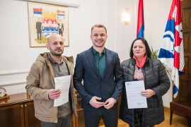 Uručena rješenja o dodjeli bespovratnih sredstava za stambeno ...