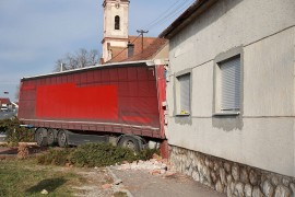 Djevojčici zašili glavu: Kamion uletio u sobu dok je otac pio kafu