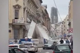 Srušila se skela sa zgrade policije: Sumnja se da ima zatrpanih (VIDEO)
