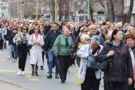 Hiljade ljudi na protestu u Tuzli traže ostavke: "Amra nije ubijena ...