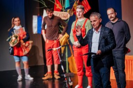 Tode Nikoletić o jubileju predstave "Put po svijetu na trotinetu" u GP ...