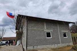 Glišići izgubili sve u požaru, dobri ljudi im sagradili novu kuću ...