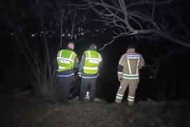 Vatrogasci spasili tri mladića nakon što je automobil sletio u rijeku ...