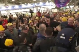 Osam policajaca povrijeđeno u sukobu sa farmerima