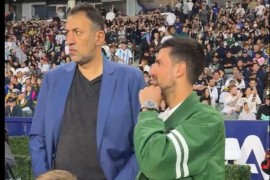 Ne zna se ko je veća legenda: Đoković i Divac gledali Mesija (VIDEO)