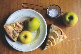 Lijena pita s jabukama i cimetom