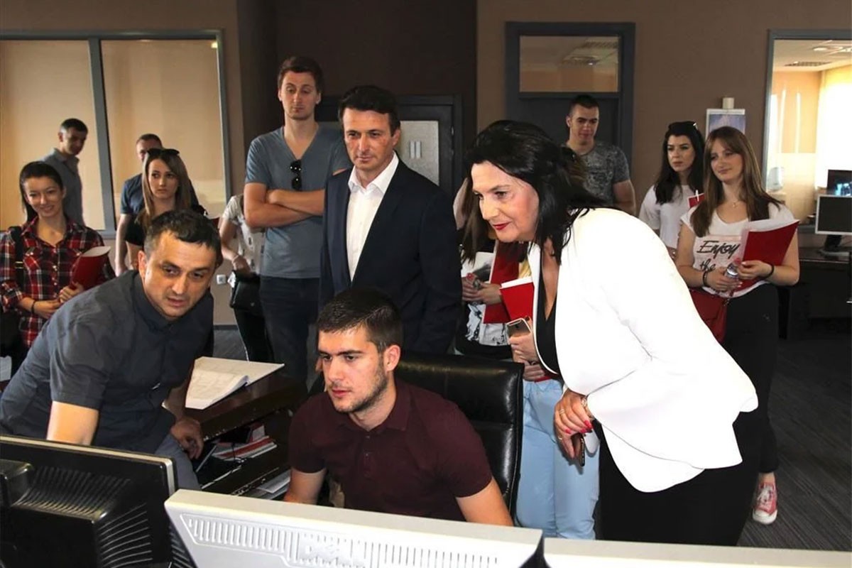 Elektroprivreda traži referente sa završenom srednjom školom, studenti ogorčeni