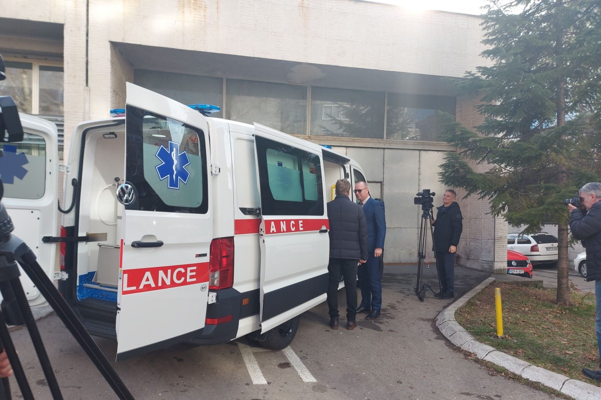 Novo sanitetsko vozilo za Dom zdravlja Tuzla