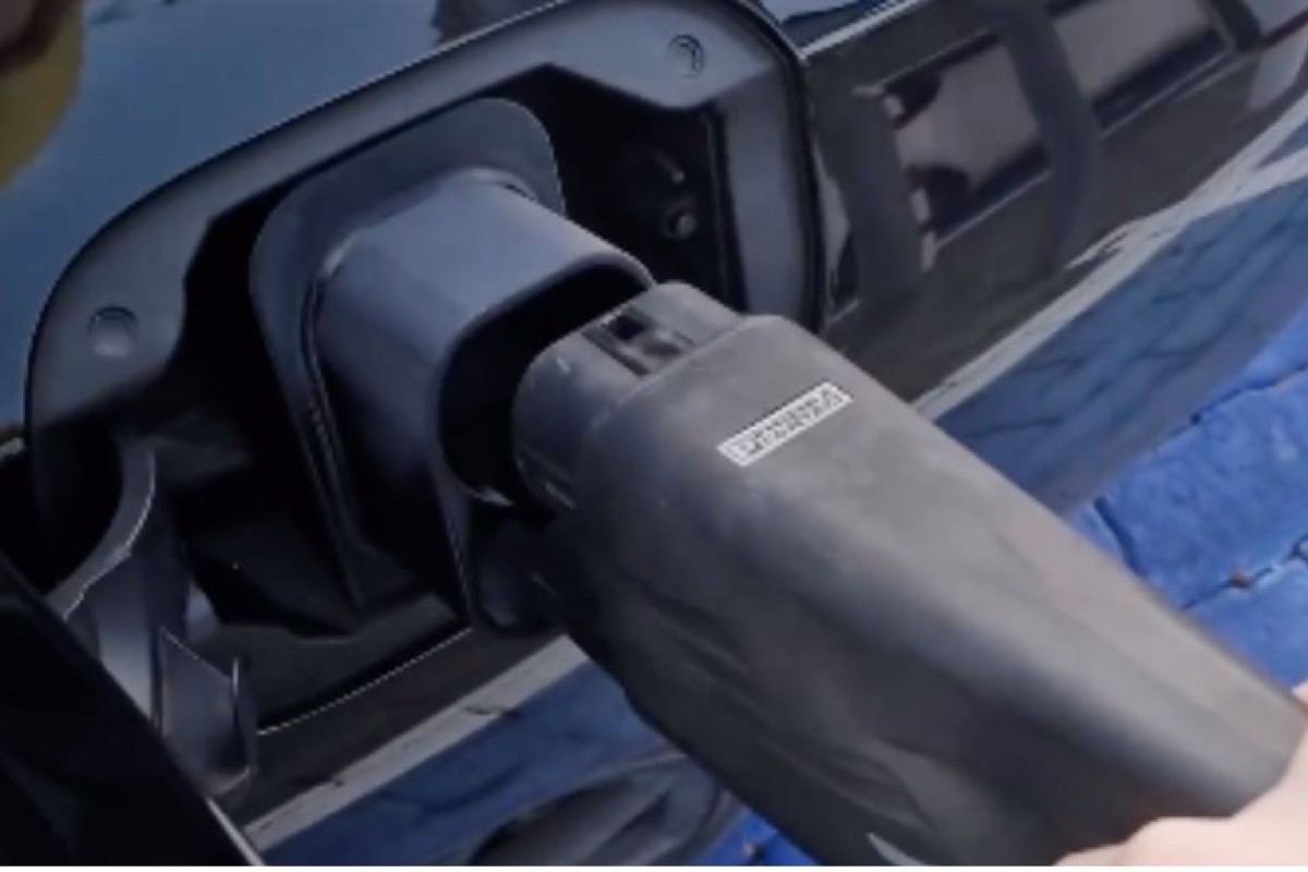 Sve za parking: 3D printerom napravio lažni adapter za punjenje (VIDEO)