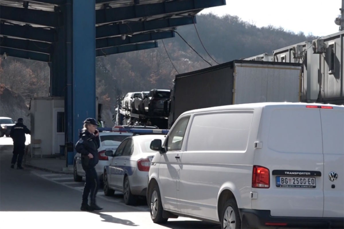 Prvom transportu dinara zabranjen ulaz na Kosovo: Vozilo vraćeno s Jarinja