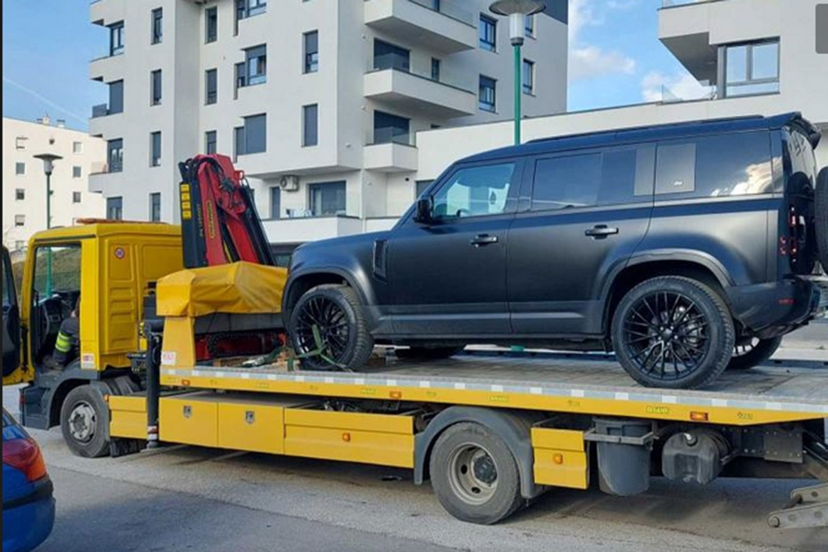 Sarajevska policija zaplijenila gomilu novca, puške, pištolje i vozila (FOTO)