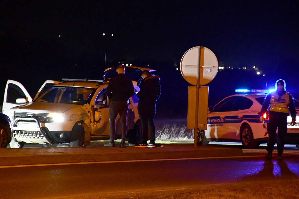 Drama u Novoj Gradišci: Policija "češlja" polja u potrazi za krijumčarima