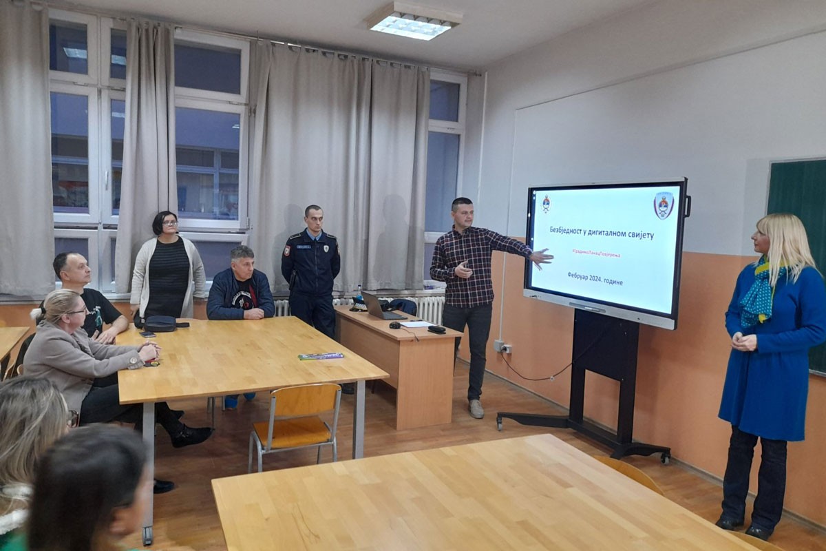Inspektor: Roditelji kasno saznaju šta im djeca rade na internetu