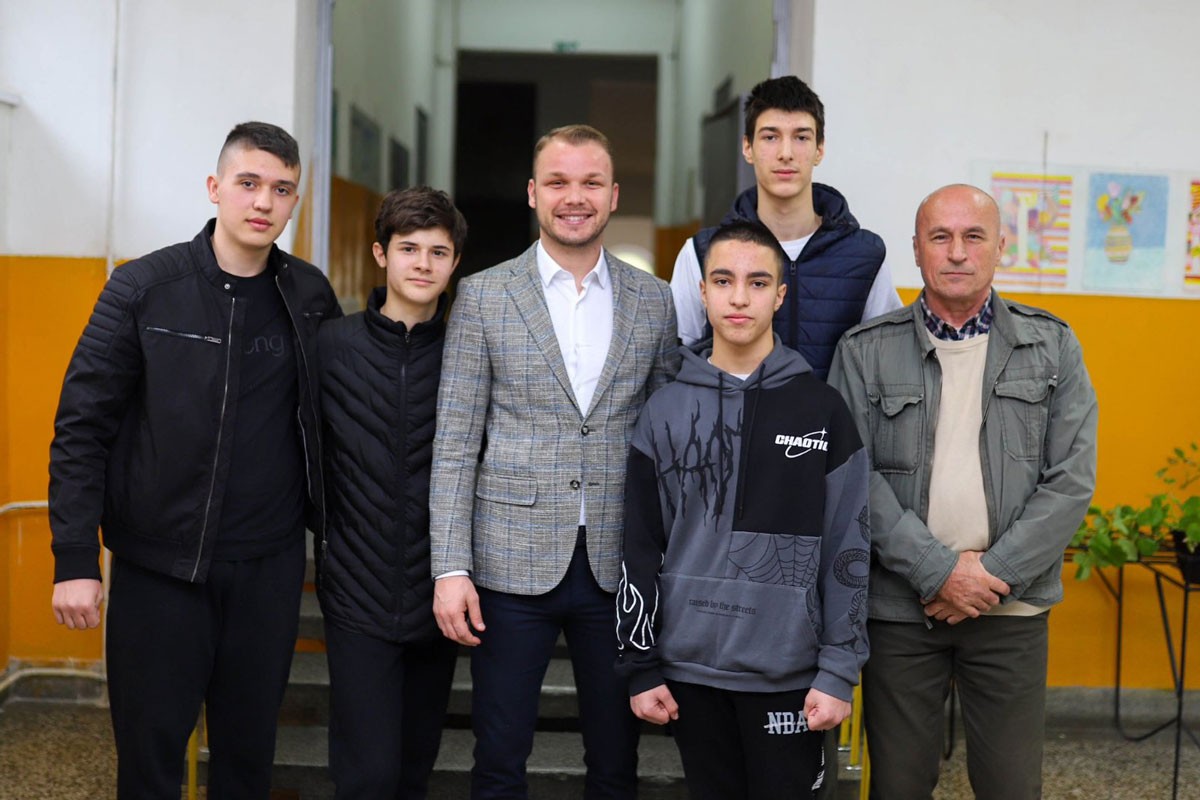 Gradonačelnik Banjaluke obradovao učenike OŠ "Branislav Nušić"