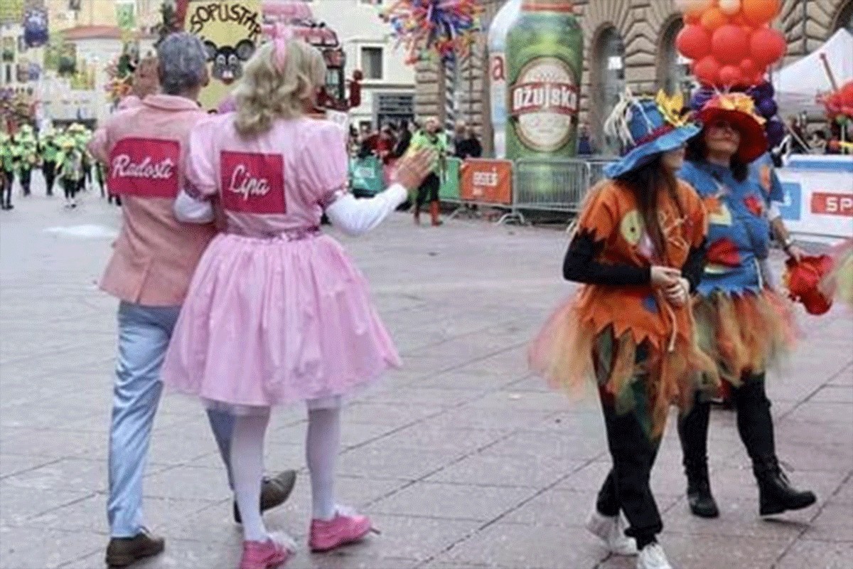 Gradonačelnik Rijeke maskirao se u Barbi, uz popularnu poruku na leđima (FOTO)
