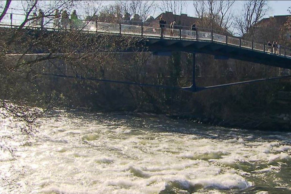 Državljanin BiH sa bebom upao u rijeku, spasao ih slučajni prolaznik