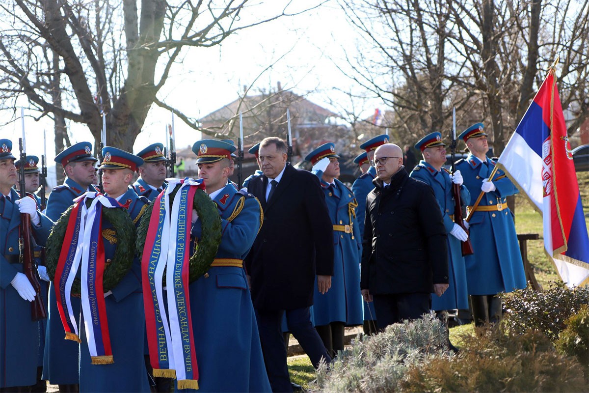 Dodik i Vučević položili vijence