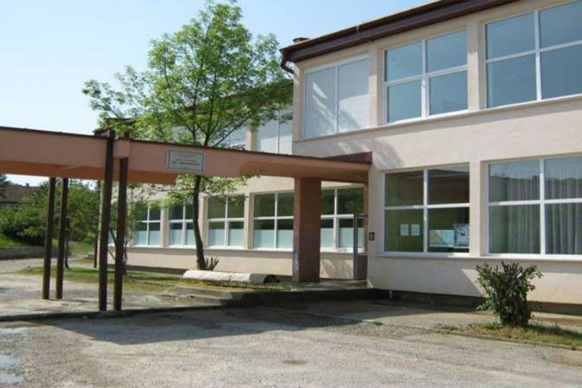 Učenica pala s prozora zgrade osnovne škole