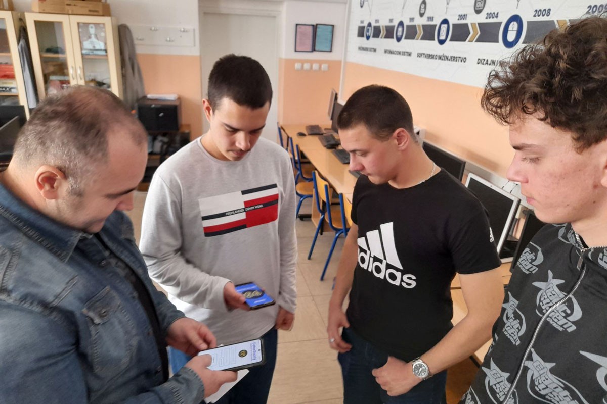 Aplikacija "DetoxBuddy" pomaže zavisnicima