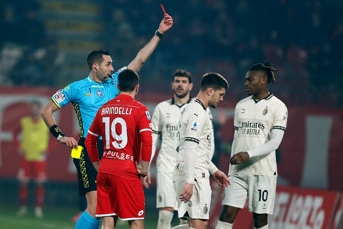 Direktan crveni Joviću, Milan pao u Monci