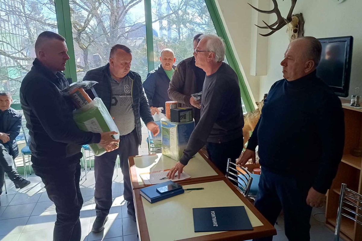 Električni pastiri čuvaju parcele od divljih životinja