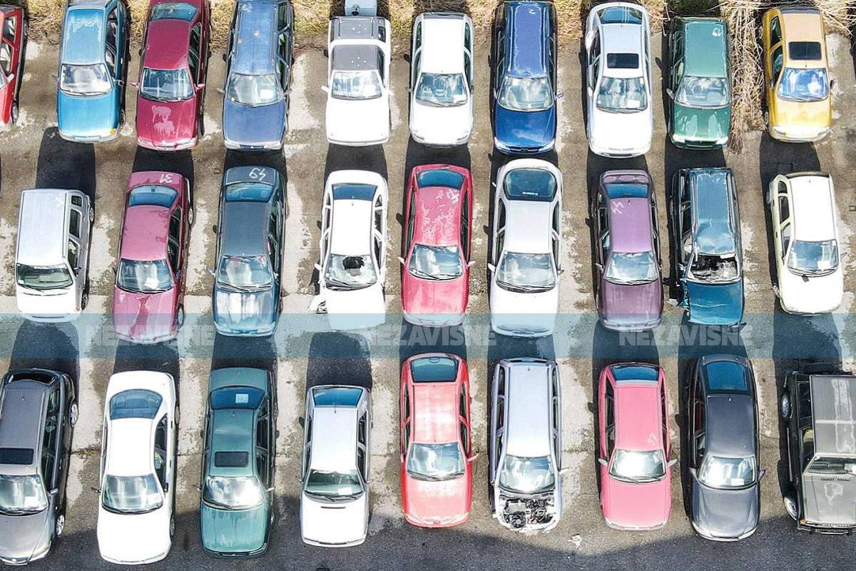 Pogledajte vozila koja u Banjaluci čekaju da budu uništena (FOTO, VIDEO)