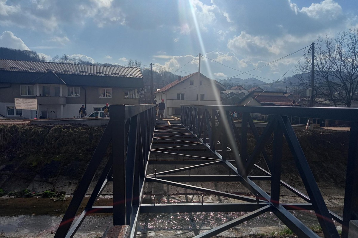 Izgradnja pješačkog mosta u Slavinovićima u završnoj fazi